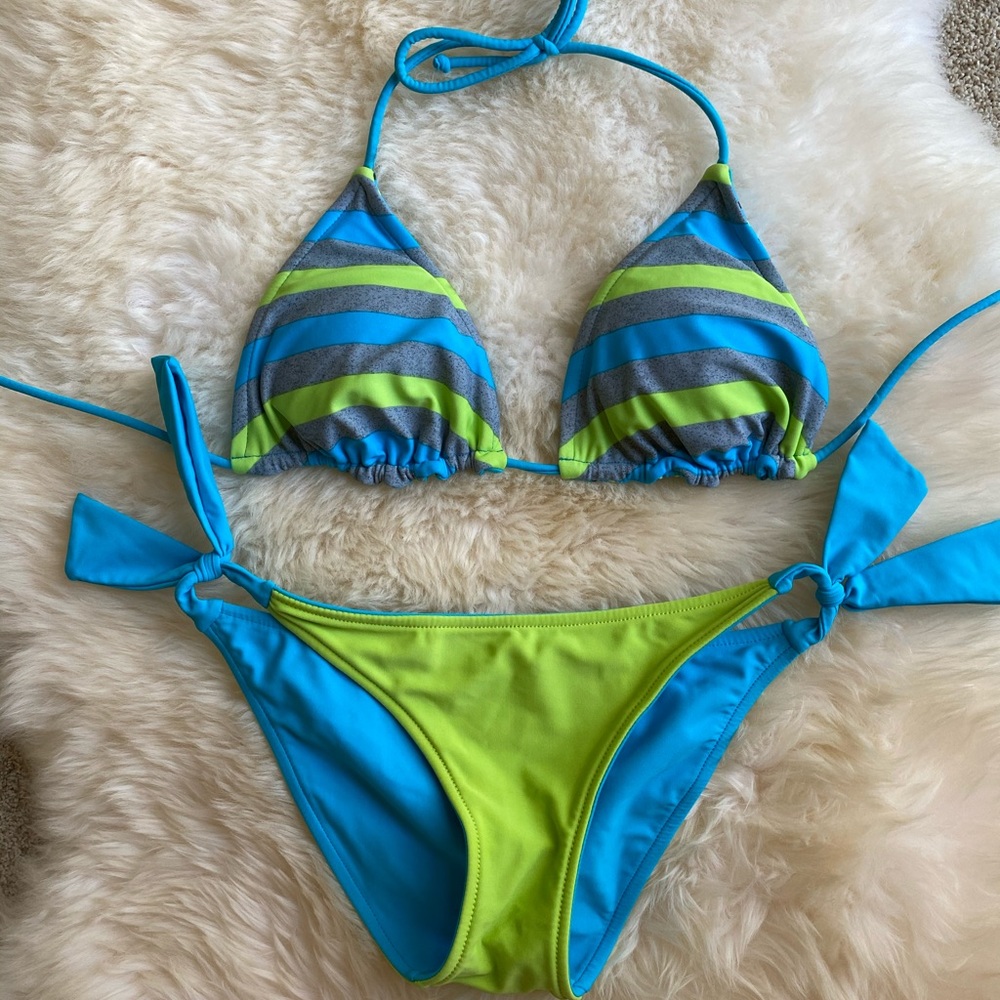 ❤️TWO-IN-ONE REVERSIBLE BIKINI‼️❤️ - Picture 10 of 14